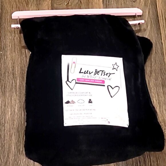 Luv Betsey By Betsey Johnson Reversible Luxe Faux Fur Throw Blanlet-  Black - Picture 3 of 6